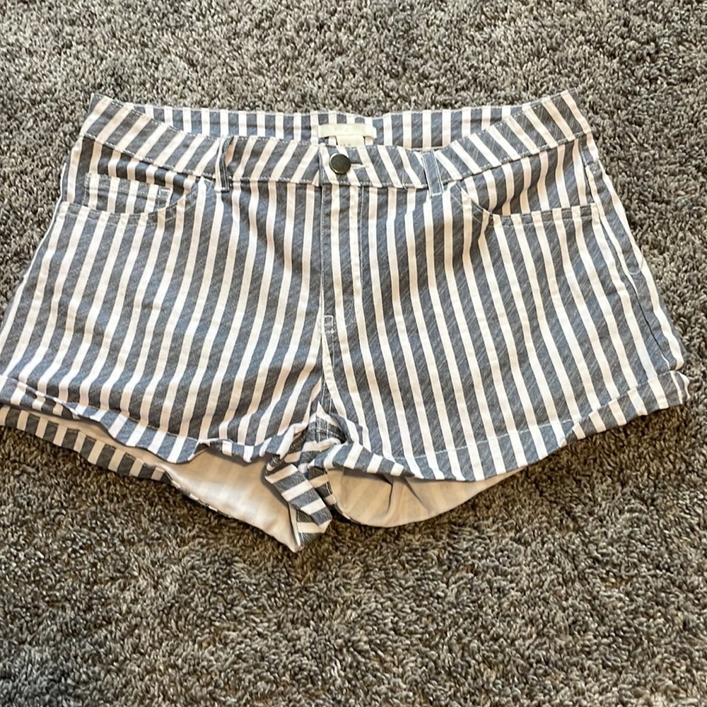 H&M shorts size 8